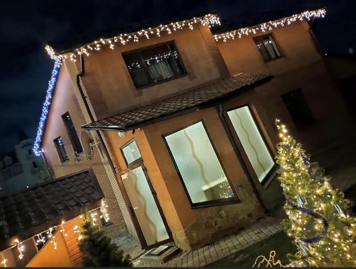 Best House Lutsk Exterior photo