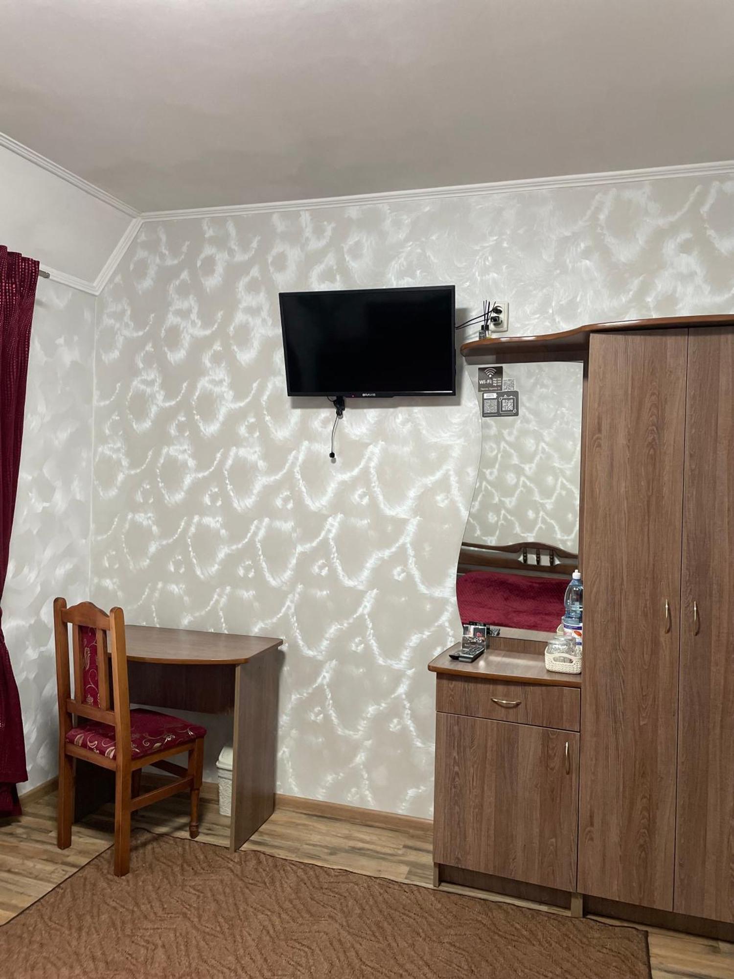 Best House Lutsk Exterior photo