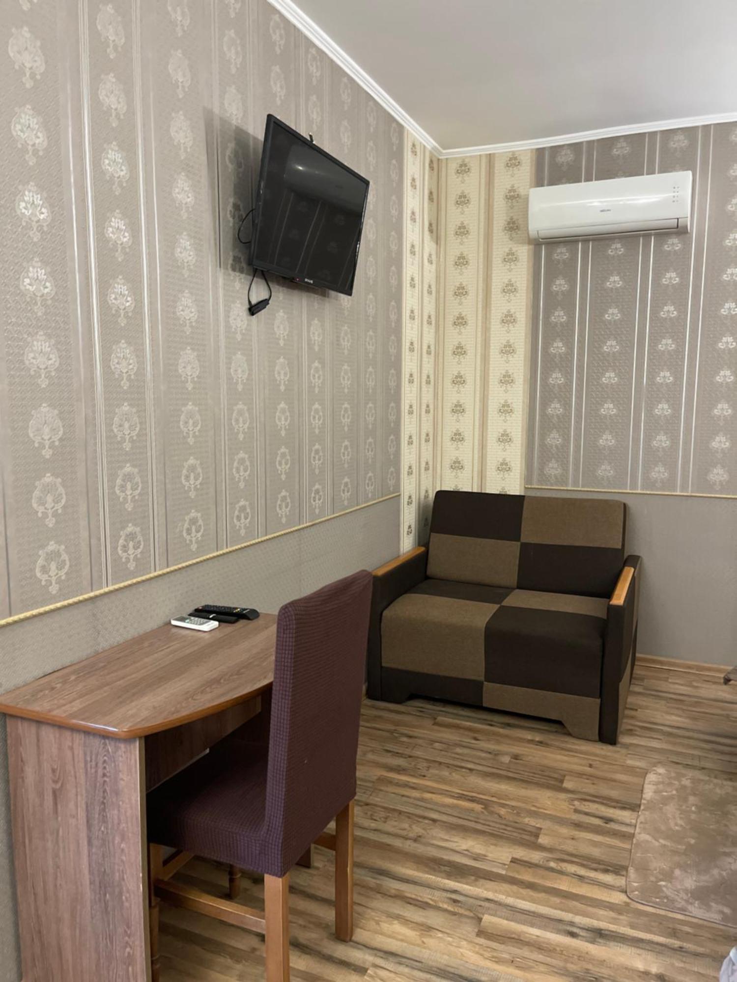 Best House Lutsk Exterior photo